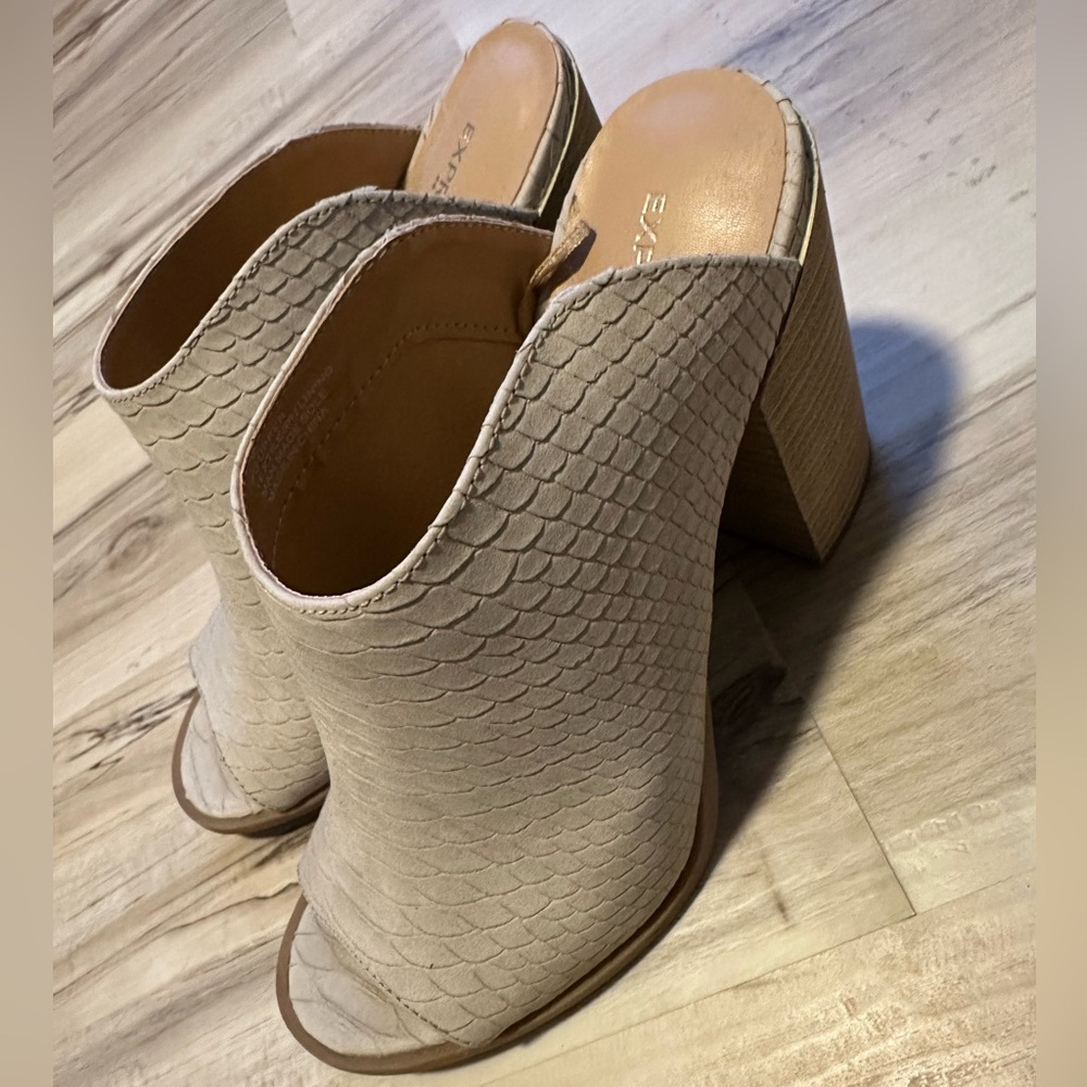 Heels - Picture 2 of 3